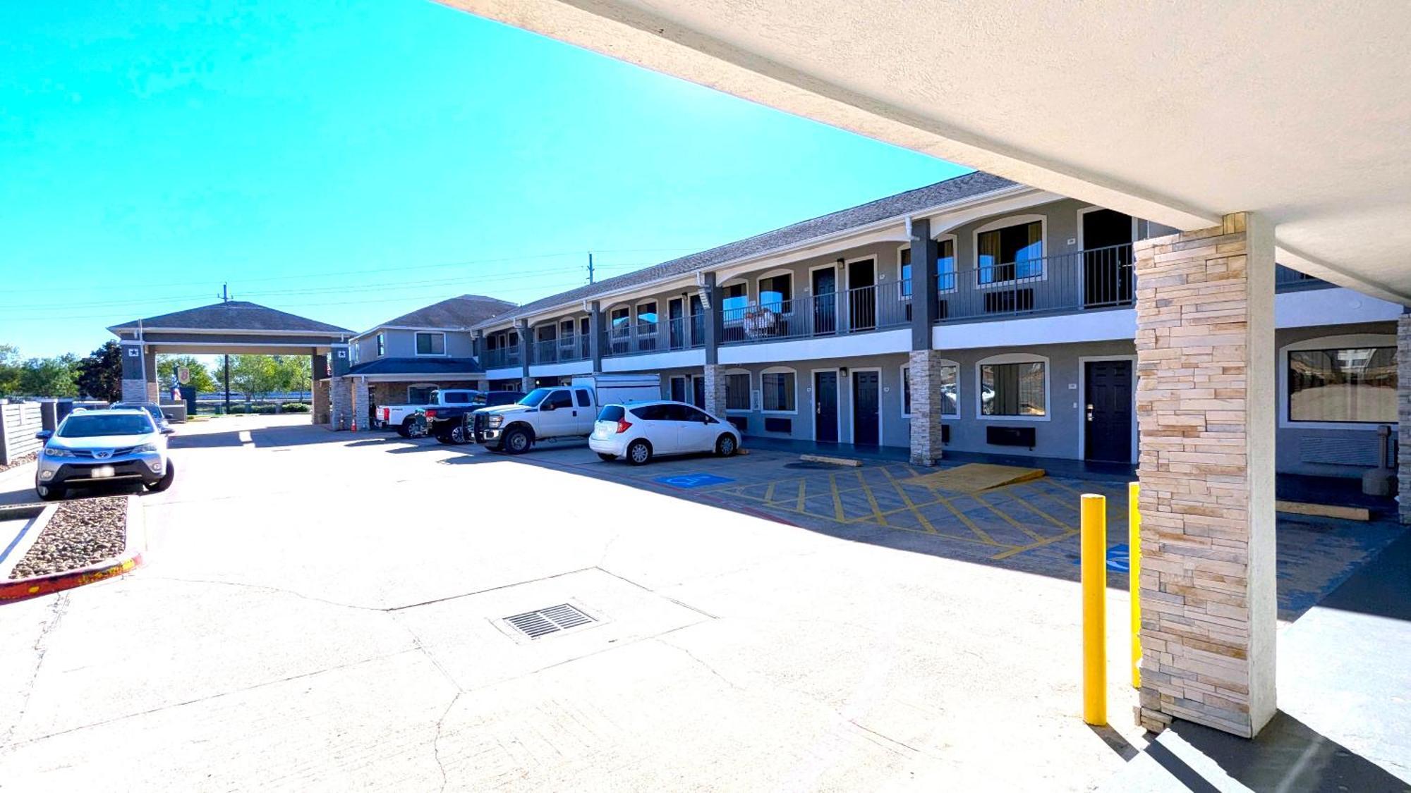 Super 8 By Wyndham Houston/Willowbrook Hwy 249 Exterior photo
